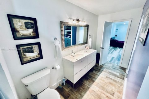 Condo in North Miami, Florida, 2 bedrooms  № 1867301 - photo 28