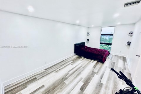 Condo in North Miami, Florida, 2 bedrooms  № 1867301 - photo 27