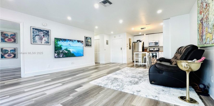 Condo in North Miami, Florida, 2 bedrooms  № 1867301