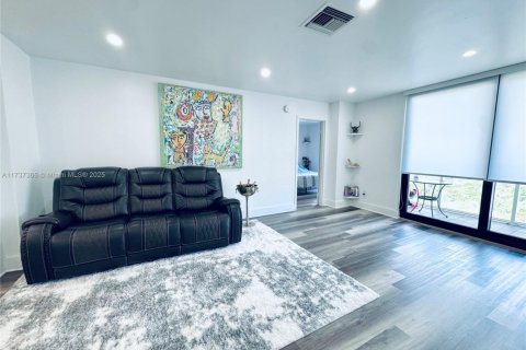 Condo in North Miami, Florida, 2 bedrooms  № 1867301 - photo 6