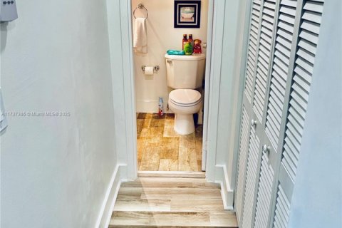 Condo in North Miami, Florida, 2 bedrooms  № 1867301 - photo 19