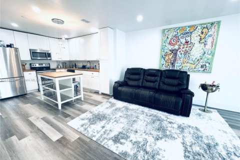 Condo in North Miami, Florida, 2 bedrooms  № 1867301 - photo 5