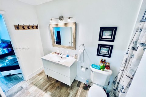 Condo in North Miami, Florida, 2 bedrooms  № 1867301 - photo 20