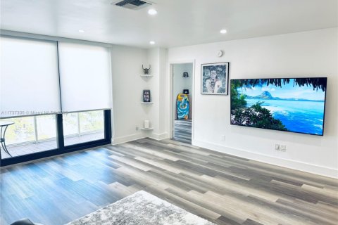 Condo in North Miami, Florida, 2 bedrooms  № 1867301 - photo 2