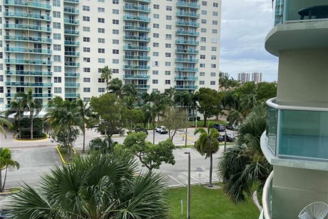 Copropriété à vendre à Sunny Isles Beach, Floride: 1 chambre, 93.37 m2 № 1965263 - photo 9