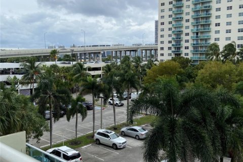 Copropriété à vendre à Sunny Isles Beach, Floride: 1 chambre, 93.37 m2 № 1965263 - photo 8