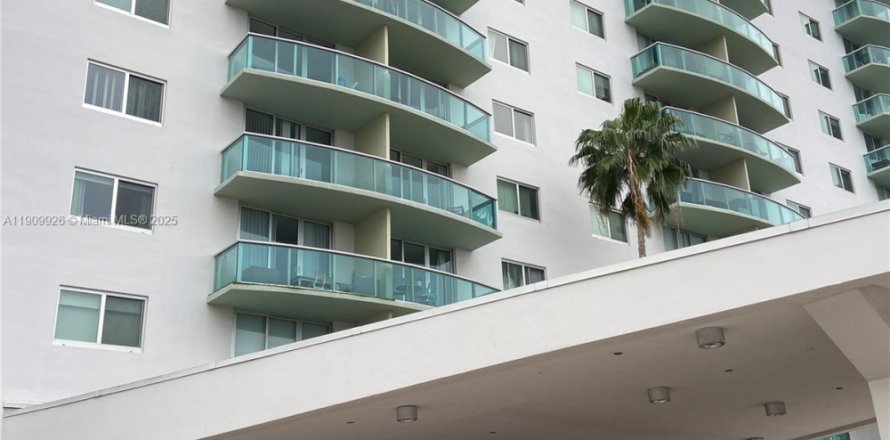 Condo à Sunny Isles Beach, Floride, 1 chambre  № 1965263