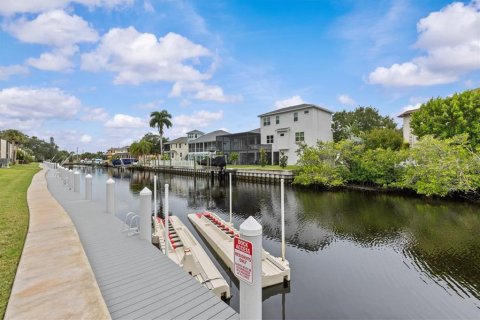 Condo à Tarpon Springs, Floride, 2 chambres  № 2400911