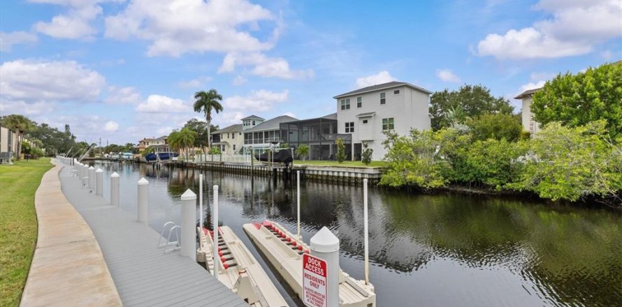 Condo à Tarpon Springs, Floride, 2 chambres  № 2400911