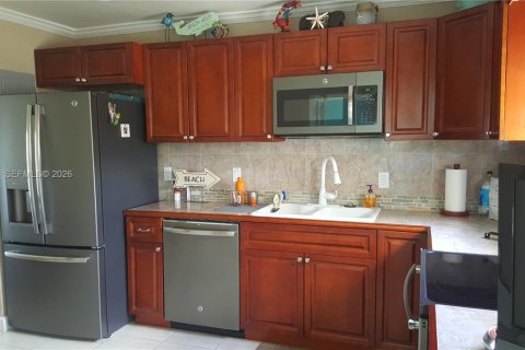 Villa ou maison à louer à Oakland Park, Floride: 3 chambres, 95.5 m2 № 2024249 - photo 5