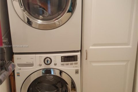 Villa ou maison à louer à Oakland Park, Floride: 3 chambres, 95.5 m2 № 2024249 - photo 12