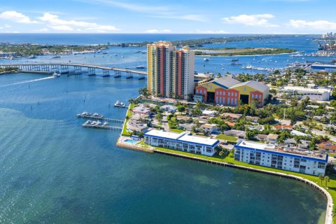 Condominio en venta en Riviera Beach, Florida, 1 dormitorio, 62.62 m2 № 2154914 - foto 2
