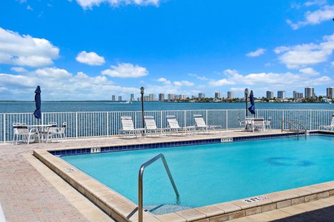 Condominio en venta en Riviera Beach, Florida, 1 dormitorio, 62.62 m2 № 2154914 - foto 14