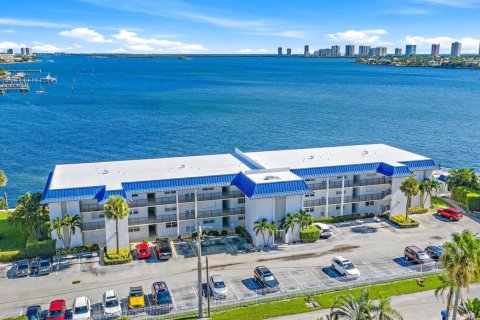 Condominio en Riviera Beach, Florida, 1 dormitorio  № 2154914