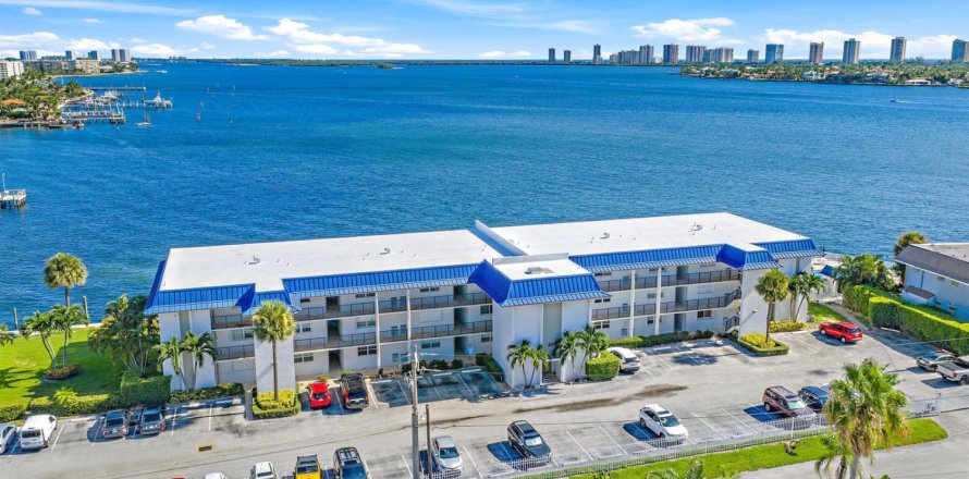 Condominio en Riviera Beach, Florida, 1 dormitorio  № 2154914
