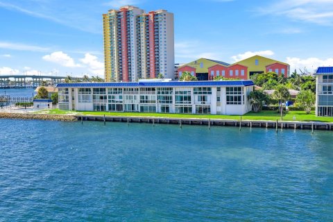 Condominio en venta en Riviera Beach, Florida, 1 dormitorio, 62.62 m2 № 2154914 - foto 19