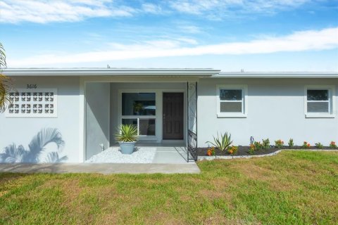 Casa en venta en Sarasota, Florida, 3 dormitorios, 145.67 m2 № 1762163 - foto 3