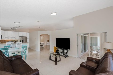 Casa en venta en Pembroke Pines, Florida, 4 dormitorios, 194.91 m2 № 2178133 - foto 16