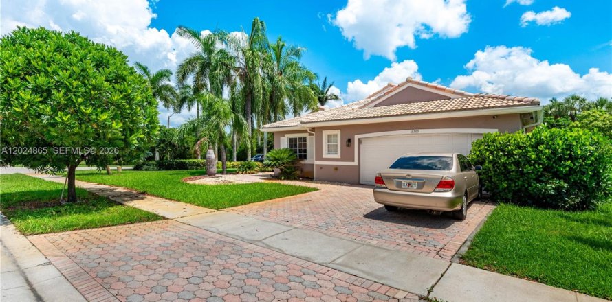 Casa en Pembroke Pines, Florida 4 dormitorios, 194.91 m2 № 2178133
