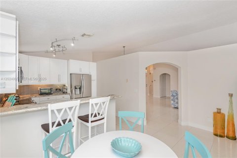 Casa en venta en Pembroke Pines, Florida, 4 dormitorios, 194.91 m2 № 2178133 - foto 12