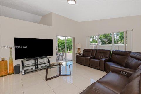 Casa en venta en Pembroke Pines, Florida, 4 dormitorios, 194.91 m2 № 2178133 - foto 15