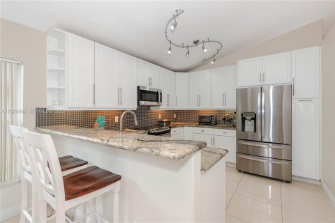 Casa en venta en Pembroke Pines, Florida, 4 dormitorios, 194.91 m2 № 2178133 - foto 10