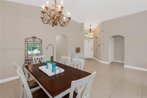 Casa en venta en Pembroke Pines, Florida, 4 dormitorios, 194.91 m2 № 2178133 - foto 9