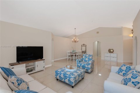 Casa en venta en Pembroke Pines, Florida, 4 dormitorios, 194.91 m2 № 2178133 - foto 7