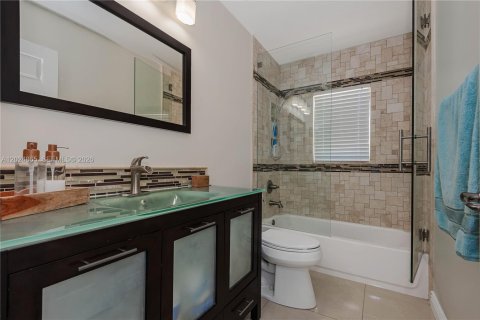 Casa en venta en Pembroke Pines, Florida, 4 dormitorios, 194.91 m2 № 2178133 - foto 28