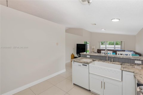 Casa en venta en Pembroke Pines, Florida, 4 dormitorios, 194.91 m2 № 2178133 - foto 14