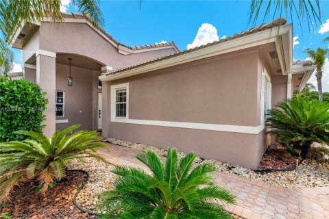Casa en venta en Pembroke Pines, Florida, 4 dormitorios, 194.91 m2 № 2178133 - foto 2