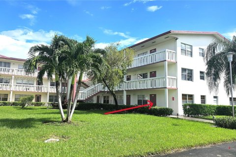 Condo in Boca Raton, Florida, 2 bedrooms  № 1953667 - photo 1