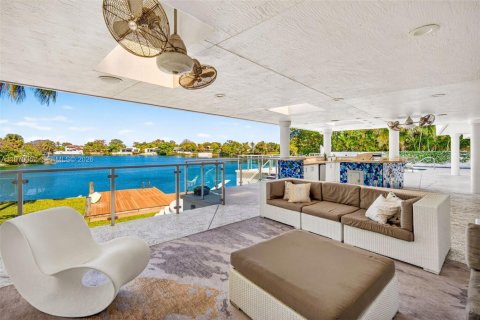Casa en venta en North Miami Beach, Florida, 5 dormitorios, 301.93 m2 № 2032684 - foto 6