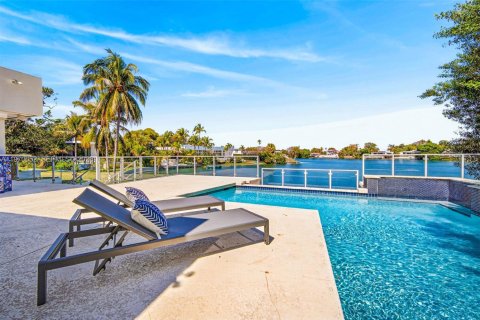 Casa en venta en North Miami Beach, Florida, 5 dormitorios, 301.93 m2 № 2032684 - foto 19