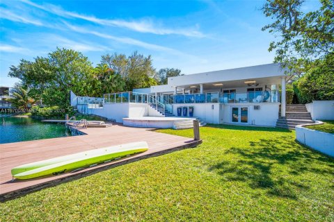 Casa en venta en North Miami Beach, Florida, 5 dormitorios, 301.93 m2 № 2032684 - foto 23