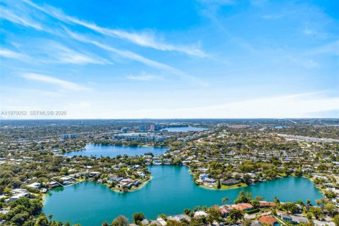 House in North Miami Beach, Florida 5 bedrooms № 2032684 - photo 2