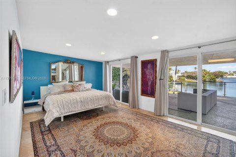Casa en venta en North Miami Beach, Florida, 5 dormitorios, 301.93 m2 № 2032684 - foto 12