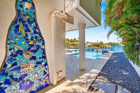 Casa en venta en North Miami Beach, Florida, 5 dormitorios, 301.93 m2 № 2032684 - foto 22