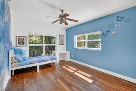 Casa en venta en North Miami Beach, Florida, 5 dormitorios, 301.93 m2 № 2032684 - foto 13