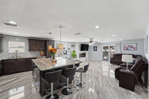 Villa ou maison à vendre à Tampa, Floride: 4 chambres, 174.93 m2 № 2097242 - photo 8