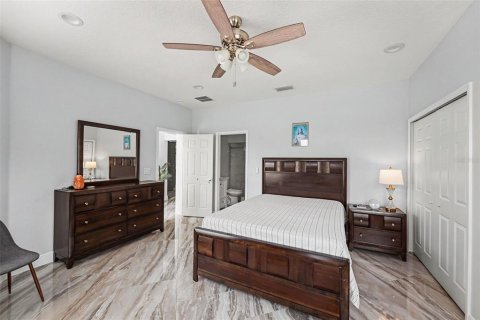 Villa ou maison à vendre à Tampa, Floride: 4 chambres, 174.93 m2 № 2097242 - photo 12