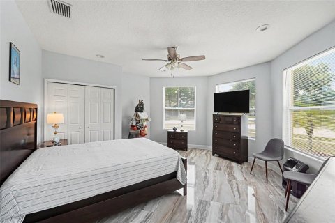 Villa ou maison à vendre à Tampa, Floride: 4 chambres, 174.93 m2 № 2097242 - photo 13