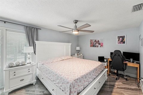 Villa ou maison à vendre à Tampa, Floride: 4 chambres, 174.93 m2 № 2097242 - photo 10