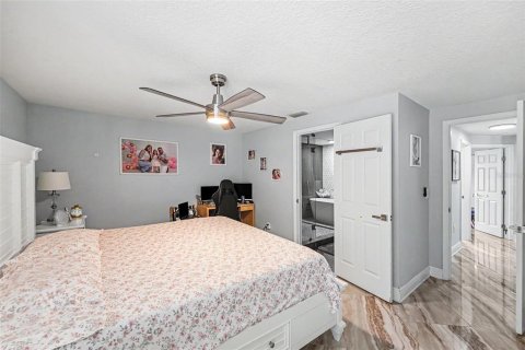 Villa ou maison à vendre à Tampa, Floride: 4 chambres, 174.93 m2 № 2097242 - photo 11