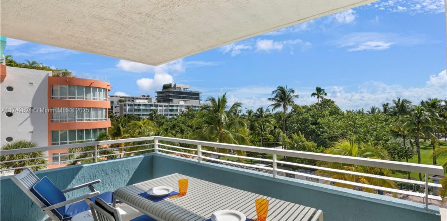 Condominio en Miami Beach, Florida, 2 dormitorios № 1499766