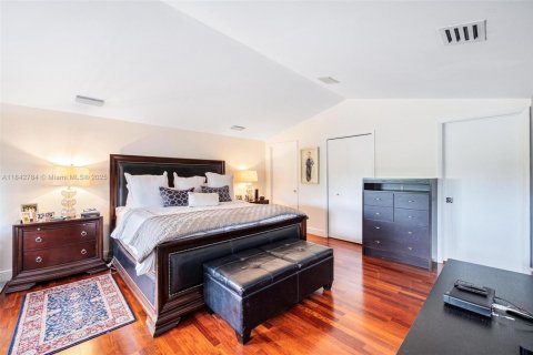 Townhouse in Miami, Florida 5 bedrooms, 374.86 sq.m. № 1836357 - photo 12