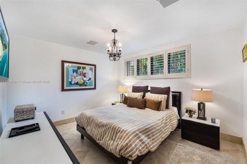 Townhouse in Miami, Florida 5 bedrooms, 374.86 sq.m. № 1836357 - photo 18