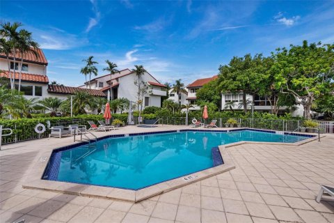 Townhouse in Miami, Florida 5 bedrooms, 374.86 sq.m. № 1836357 - photo 4