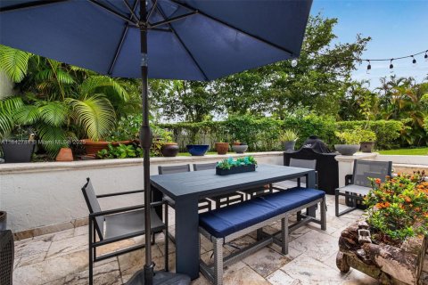 Townhouse in Miami, Florida 5 bedrooms, 374.86 sq.m. № 1836357 - photo 21