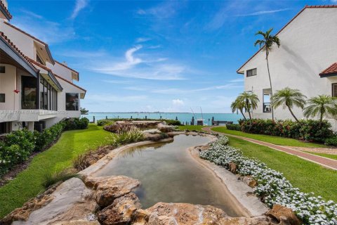 Townhouse in Miami, Florida 5 bedrooms, 374.86 sq.m. № 1836357 - photo 1